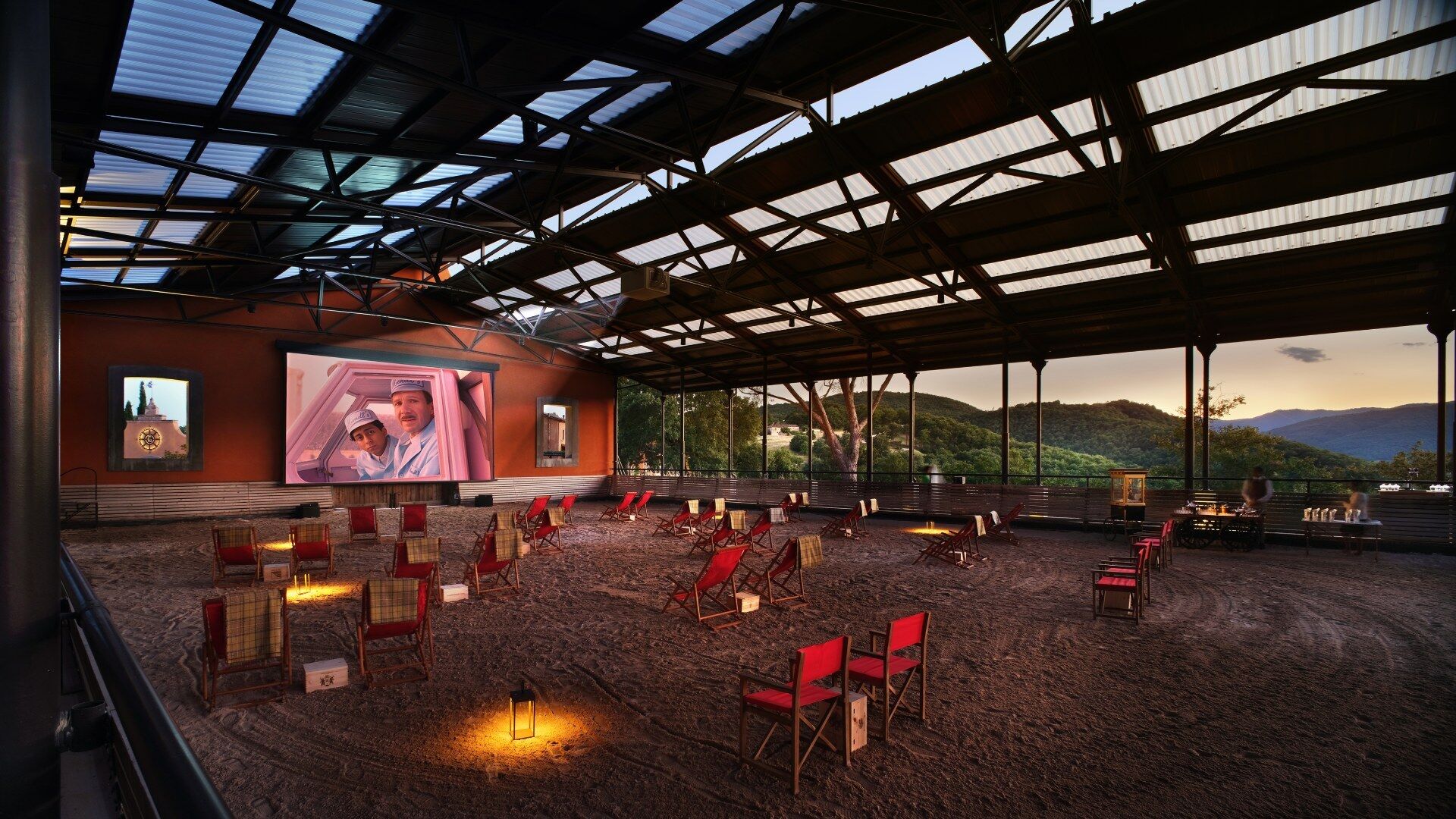 Landing cinema